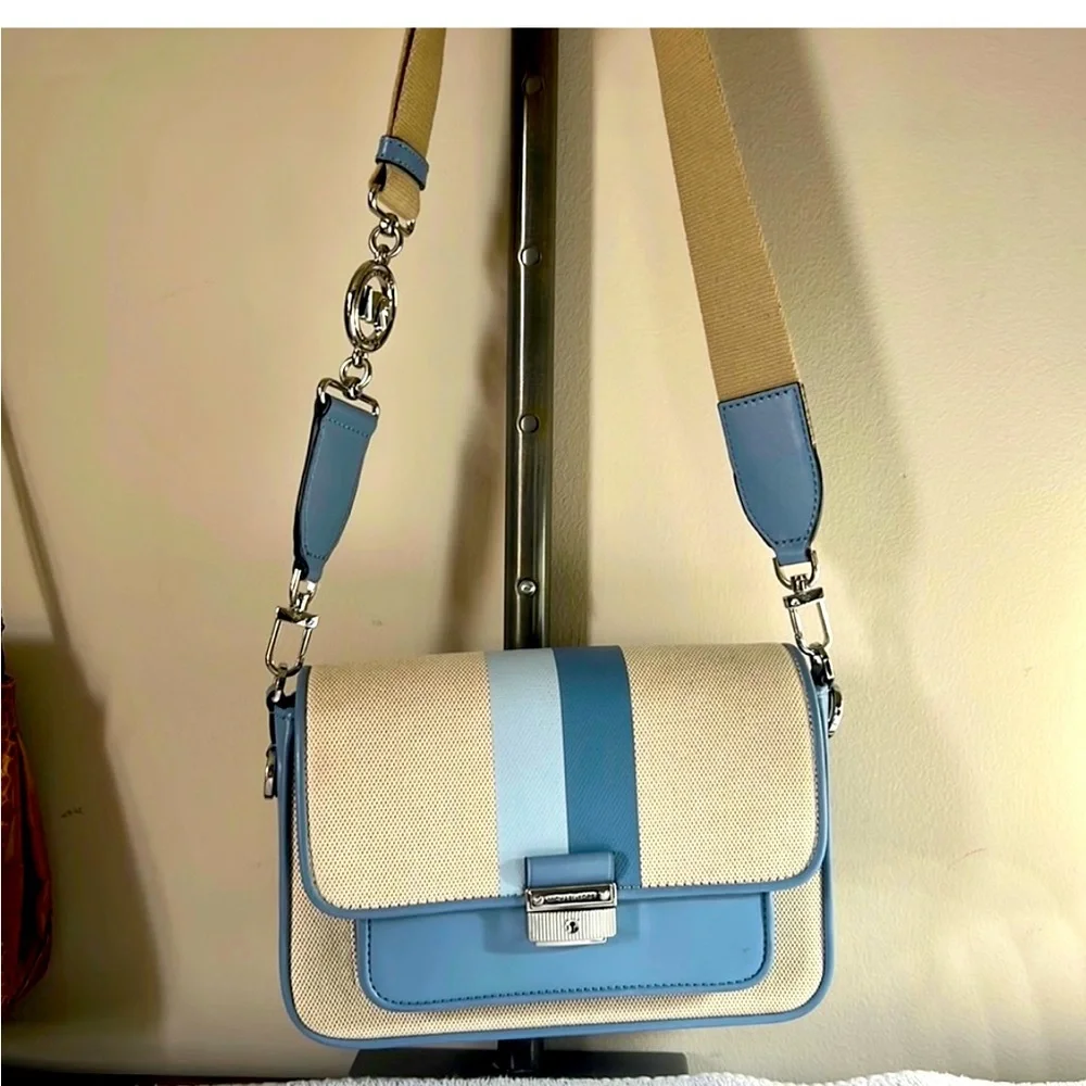 Authentic NWOT Michael Kors bag. - Picture 1 of 4